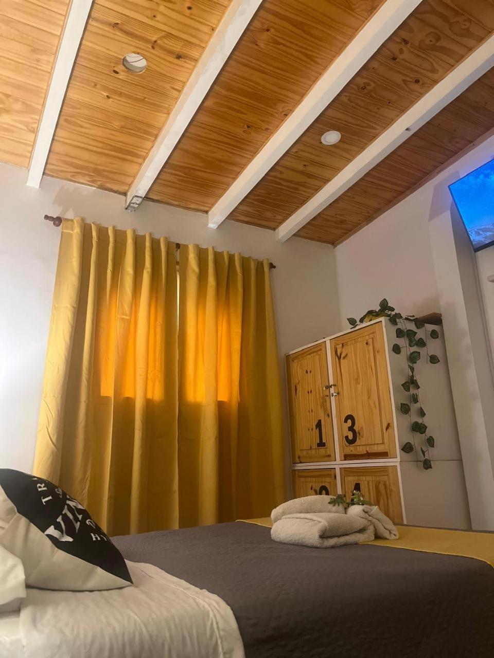 Mora Hostel Мендоса Экстерьер фото